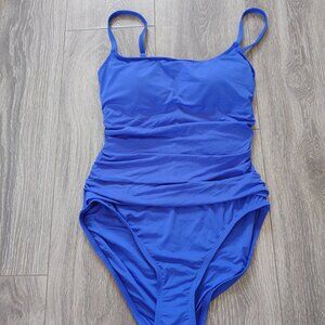 NWT La Blanca Ruched One Piece Swimsuit